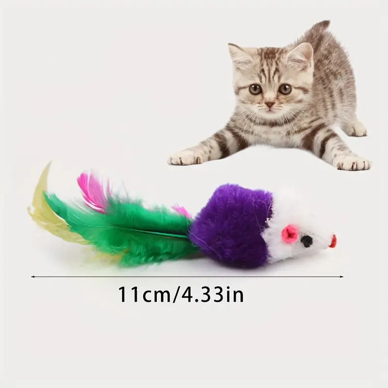 Lomiza - Blauwe speelmuis met regenboog veren met een spelende kat.